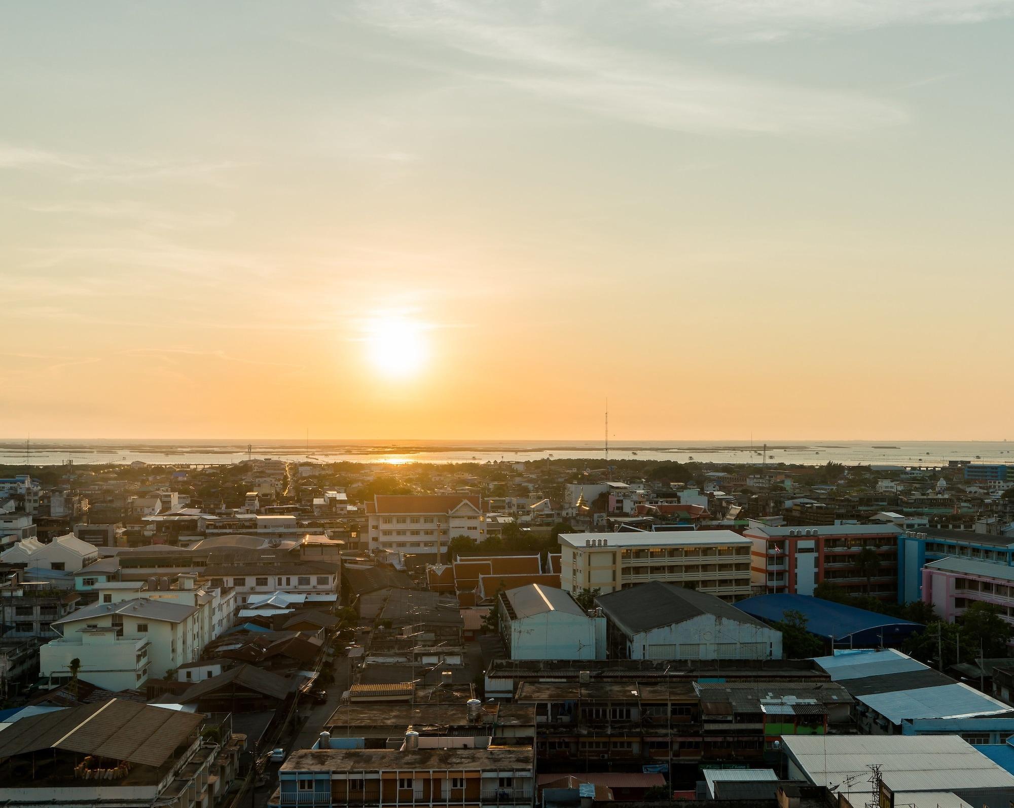 Rattanachol Hotel Чонбури Экстерьер фото