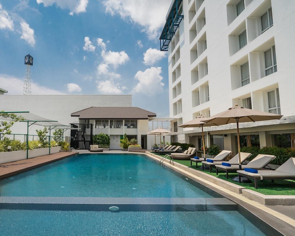 Rattanachol Hotel Чонбури Экстерьер фото
